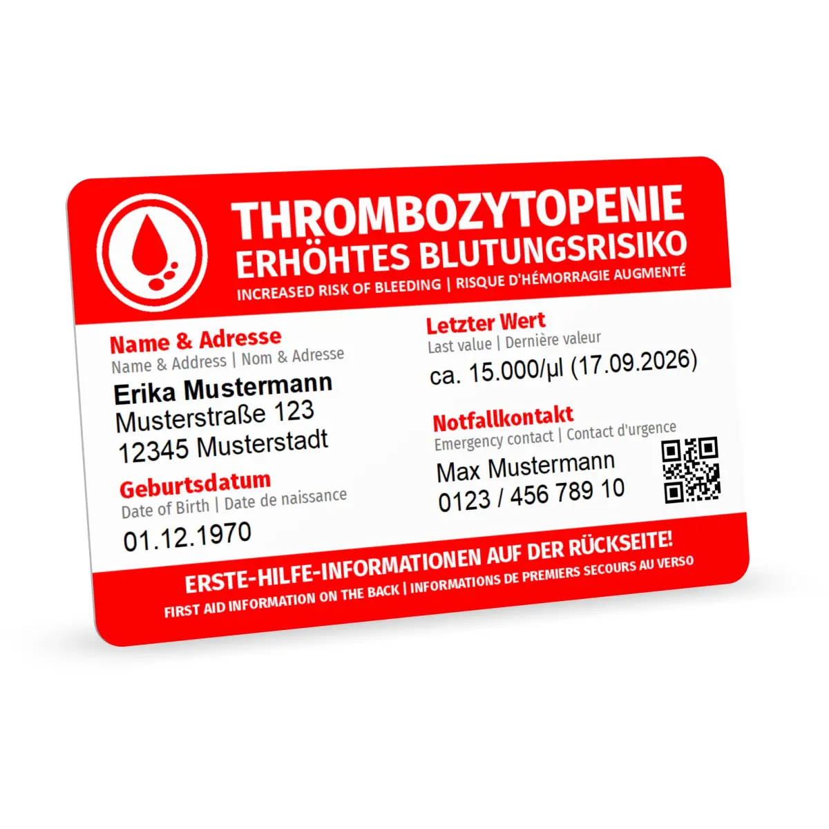 Vorderseite der rot-weissen Notfallkarte bei Thrombozytopenie mit Warnhinweisen zu erhöhtem Blutungsrisiko, Feldern für persönliche Angaben, Messwerte und Notfallkontakt inklusive QR-Code auf weissem Hintergrund.