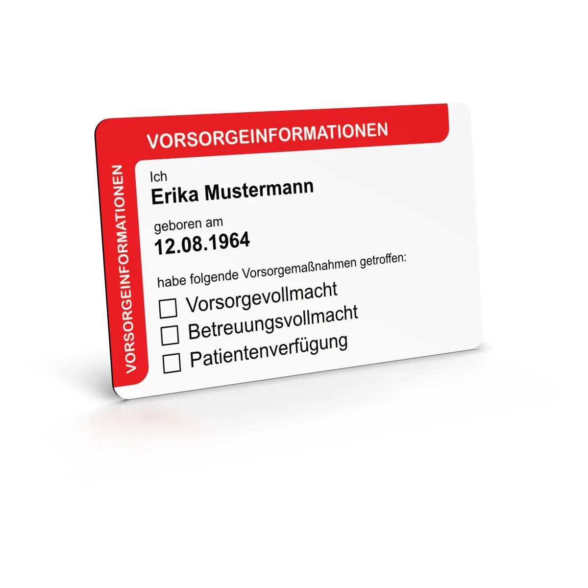 Eine weisse Karte mit rotem Randbereich steht leicht geneigt auf weissem Untergrund. Zu sehen sind Beispieldaten für Name und Geburtsdatum sowie Kontrollkästchen für Vorsorgevollmacht, Betreuungsvollmacht und Patientenverfügung.