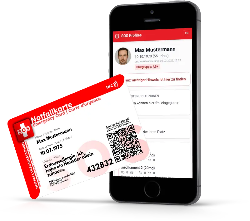 Eine weiss-rote Notfallkarte mit QR-Code und NFC-Symbol liegt schräg vor einem schwarzen Smartphone. Auf dem Bildschirm des Smartphones ist das aufgerufene digitale Notfallprofil mit Foto und medizinischen Angaben dargestellt.