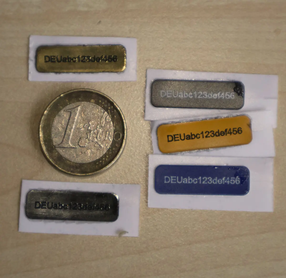EU Drohnenplakette / Drohnenkennzeichen (eID) (25mm x 8mm) - Sticker mit Lasergravur in verschiedenen Farben