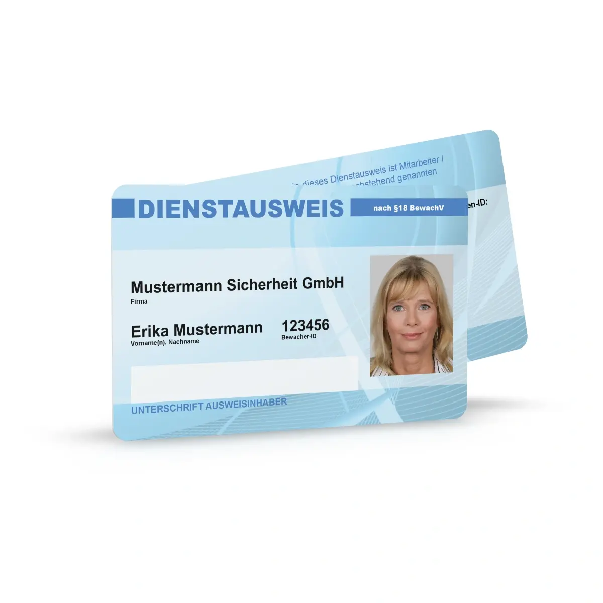 Hellblauer Dienstausweis für Sicherheitsmitarbeiter nach §18 BewachV mit Musterfoto, Namens- und ID-Feldern sowie Unterschriftenzeile vor weissem Hintergrund. Dahinter ist die Rückseite der Karte leicht versetzt sichtbar.