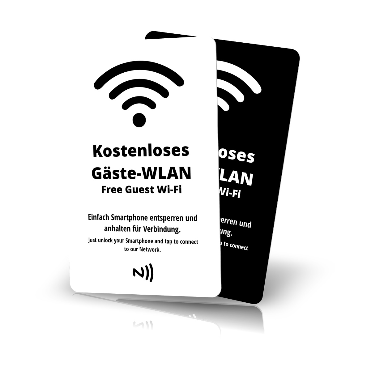 Zwei aufrecht stehende WLAN-Gästekarten im Hochformat, eine weisse im Vordergrund und eine schwarze dahinter. Beide Karten zeigen ein WLAN-Symbol, die zweisprachige Aufschrift «Kostenloses Gäste-WLAN / Free Guest Wi-Fi» sowie ein NFC-Logo auf weissem Hin…